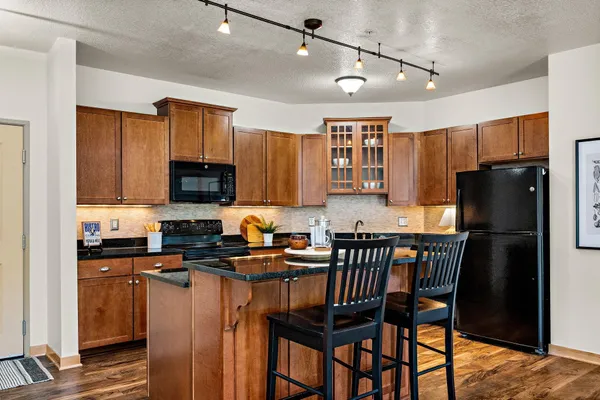 $320,000 | 4132 Vernon Avenue South, Unit A203, St. Louis Park, MN 55416