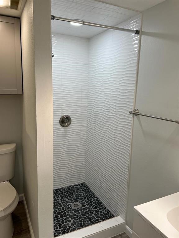 5804 Circulo Drive, Unit 5E Lago Vista, TX 78645 - Photo 5 of 12 a bathroom with a shower