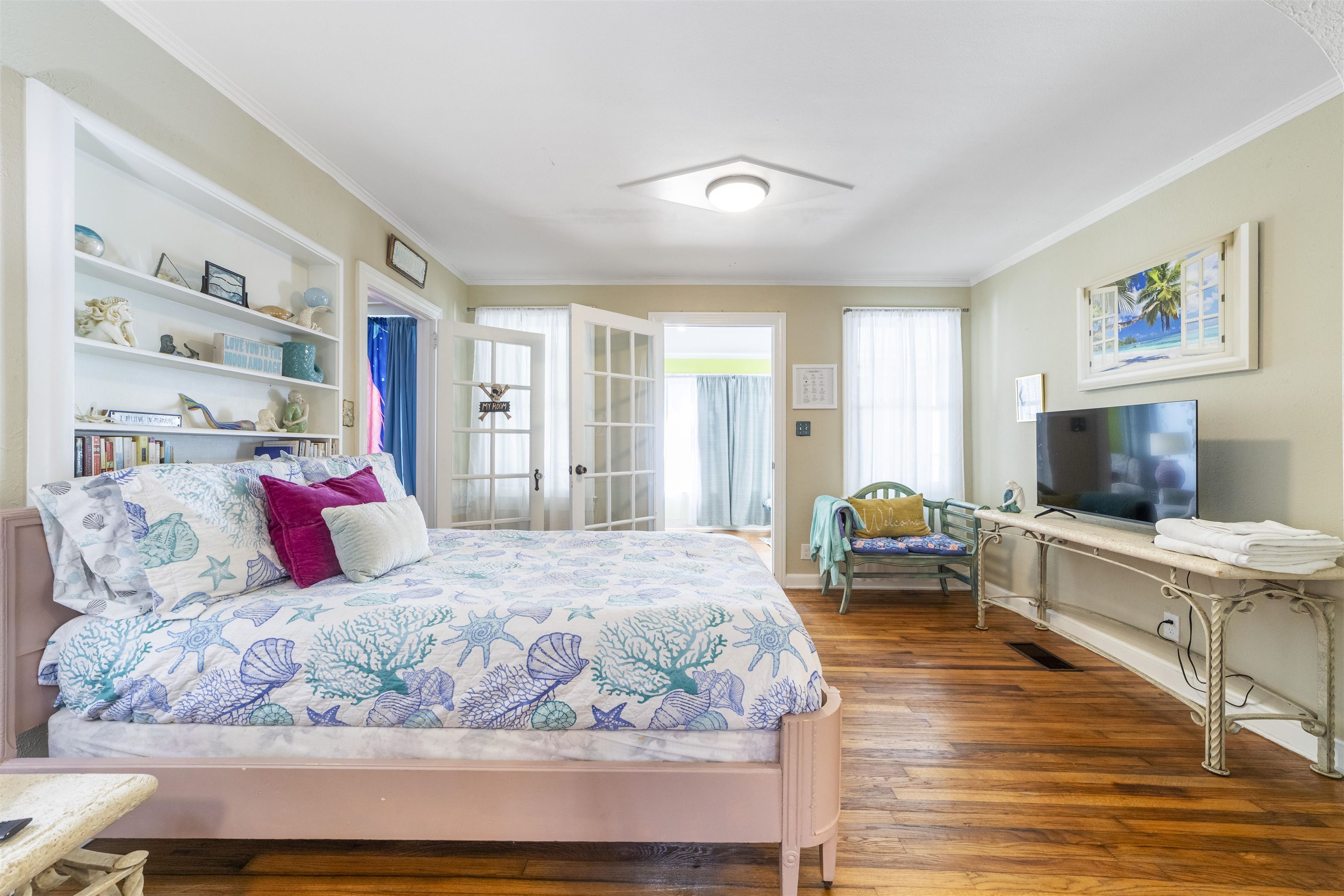 26 Rio Vista Drive St. Augustine, FL 32084 - Photo 35 of 91 a living room with furniture and a flat screen tv