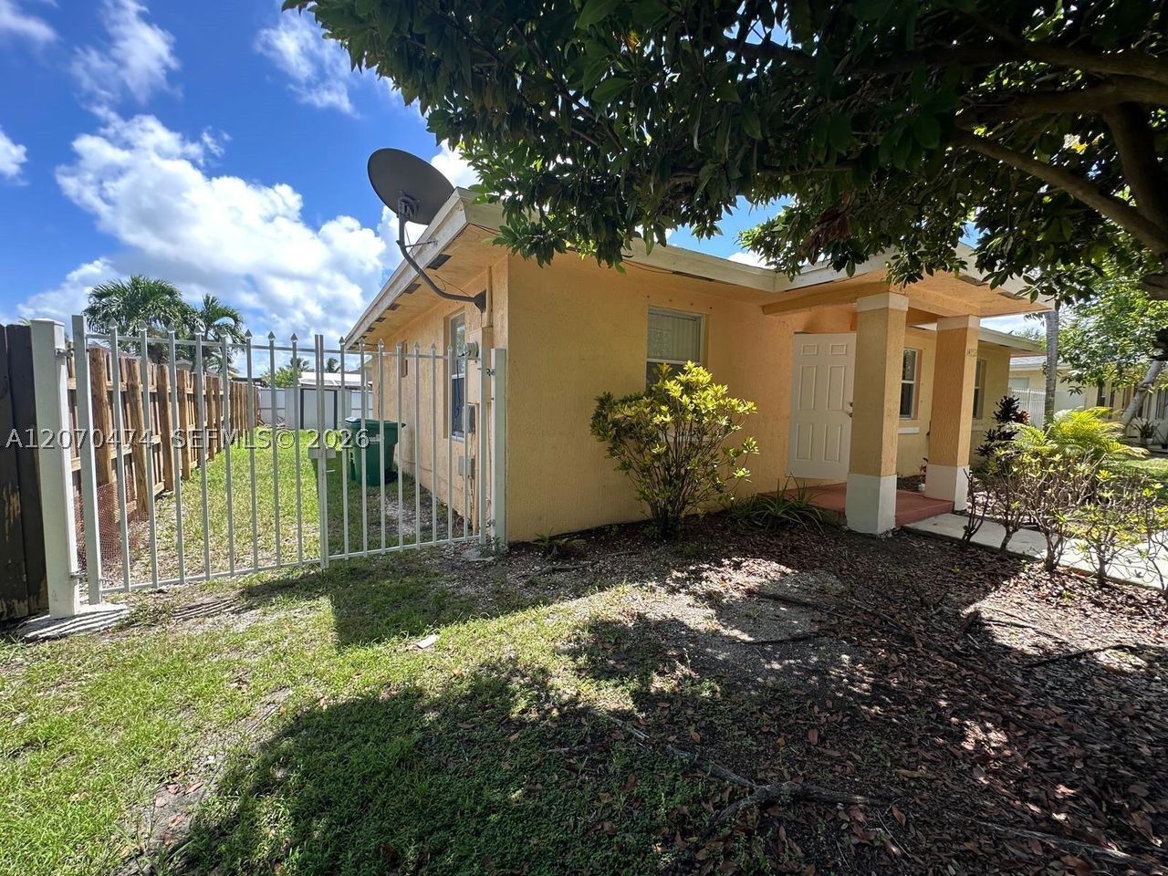 14152 Southwest 288th Terrace Homestead, FL 33033 - Photo 2 of 30 Gallery Image 2