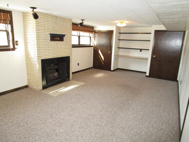 18542 Bock Road Lansing, IL 60438 - Photo 16 of 30 a view of an empty room with closet and a window