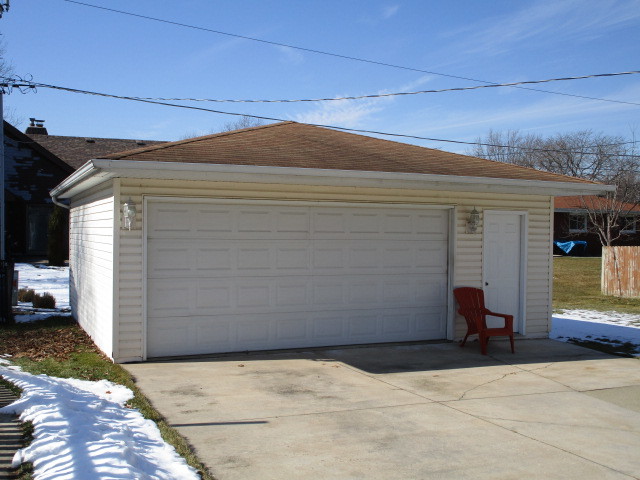 18542 Bock Road Lansing, IL 60438 - Photo 24 of 30 a view of a car garage