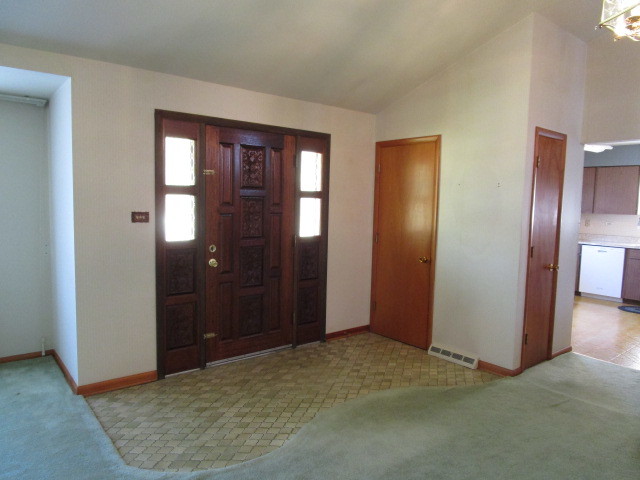 18542 Bock Road Lansing, IL 60438 - Photo 4 of 30 an empty room with windows and closet