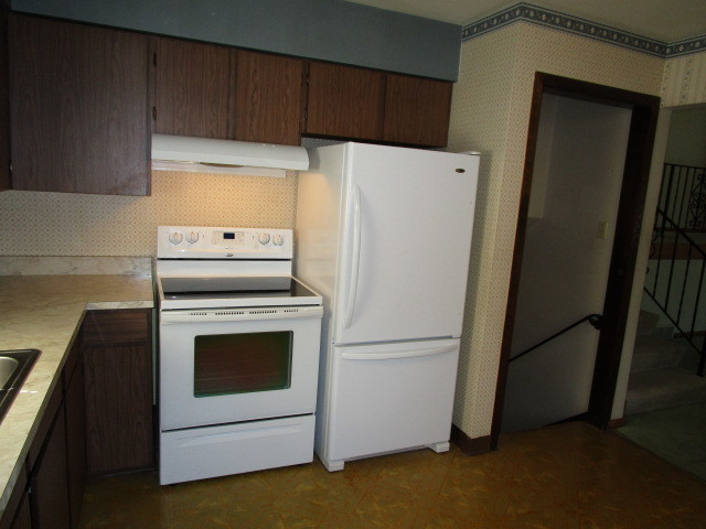 18542 Bock Road Lansing, IL 60438 - Photo 8 of 30 a utility room with dryer and washer