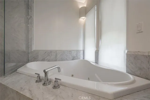 $7,200 | 24216 Calvert Street, Woodland Hills, CA 91367