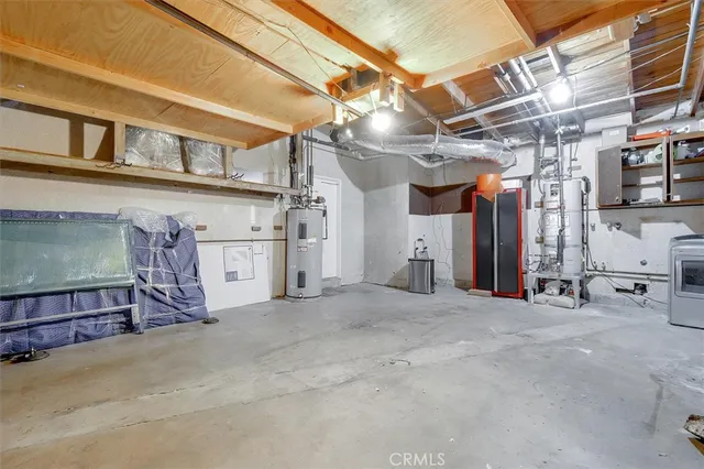 $7,200 | 24216 Calvert Street, Woodland Hills, CA 91367