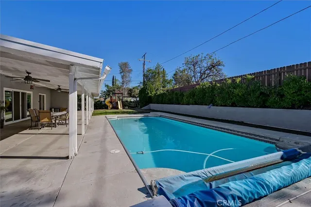 $7,200 | 24216 Calvert Street, Woodland Hills, CA 91367