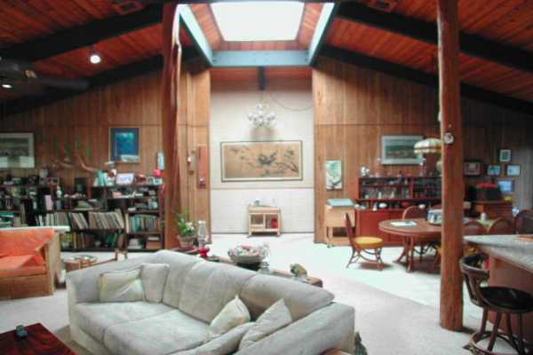 4445 Alamoo Road Hanalei, HI 96714 - Photo 2 of 6 a living room with furniture and a lamp