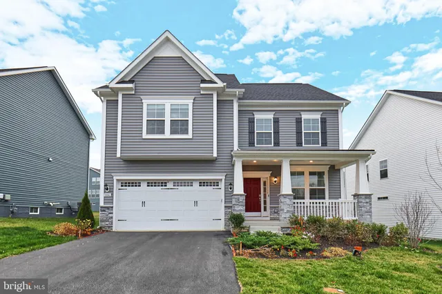 front view of house with a yard