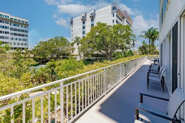 $10,000 | 1125 West Peppertree Drive, Unit 102, Sarasota, FL 34242