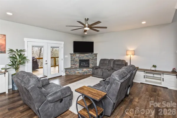 $1,000,000 | 46 Carden Drive, Unit 10, Weaverville, NC 28787