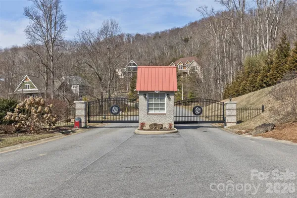 $1,000,000 | 46 Carden Drive, Unit 10, Weaverville, NC 28787