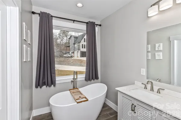 $1,000,000 | 46 Carden Drive, Unit 10, Weaverville, NC 28787