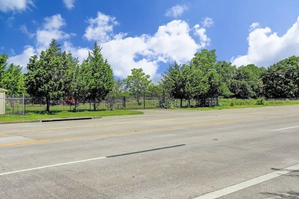 a view of a house with a big yard