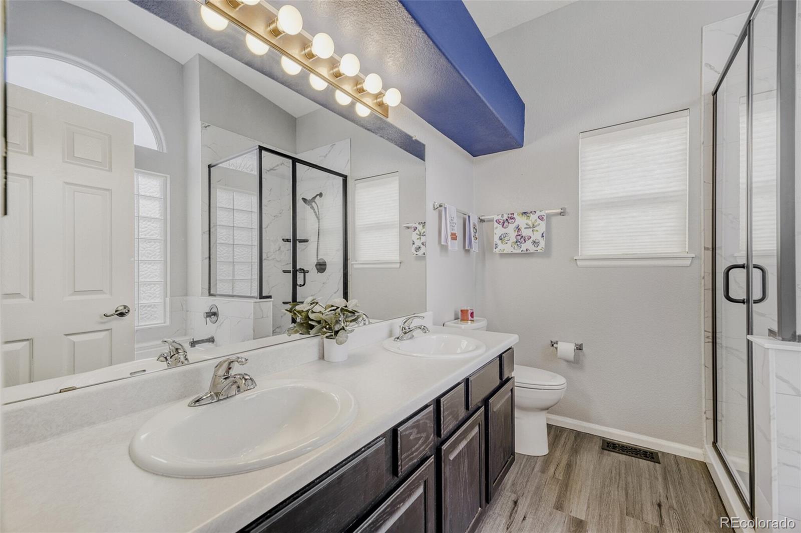 7085 Leopard Gate Lone Tree, CO 80124 - Photo 12 of 26 a bathroom with a sink and a mirror