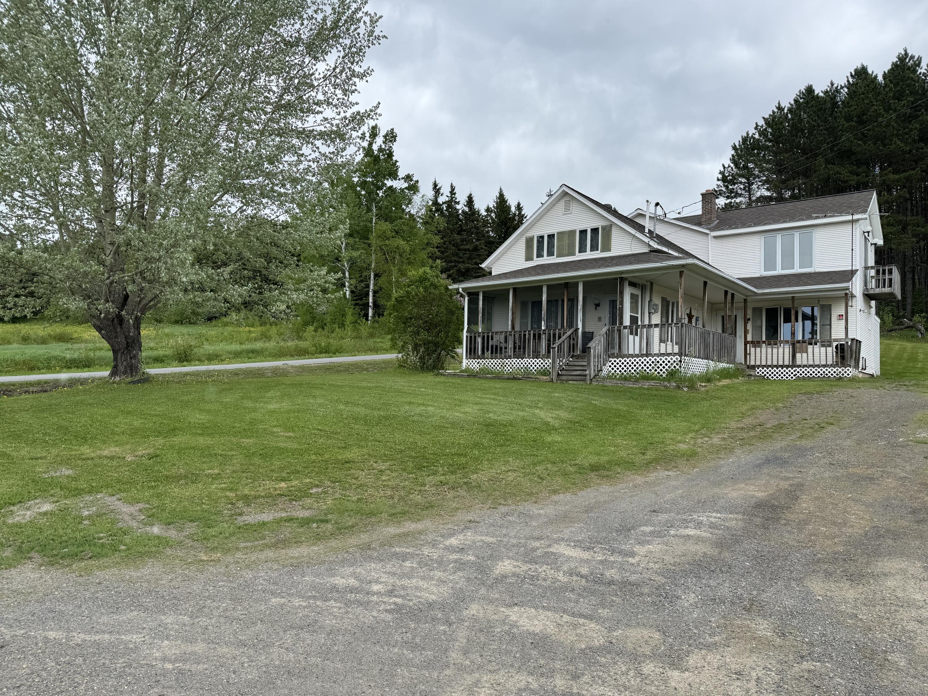 9 Cove Road Madawaska, ME 04773 - Photo 3 of 89 IMG_2824