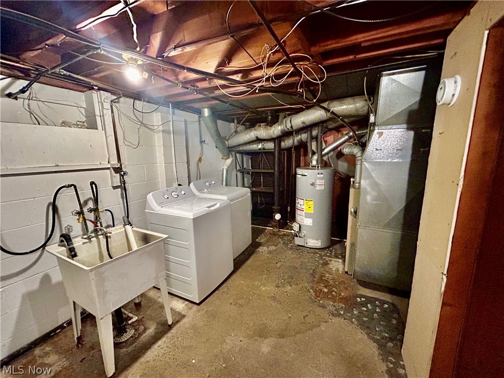 501 Edison Street Struthers, OH 44471 - Photo 21 of 23 laundry area with washer, dryer and utility tub