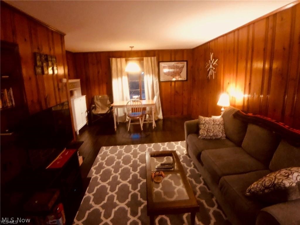 1104 South Green Road Cleveland, OH 44121 - Photo 3 of 18
