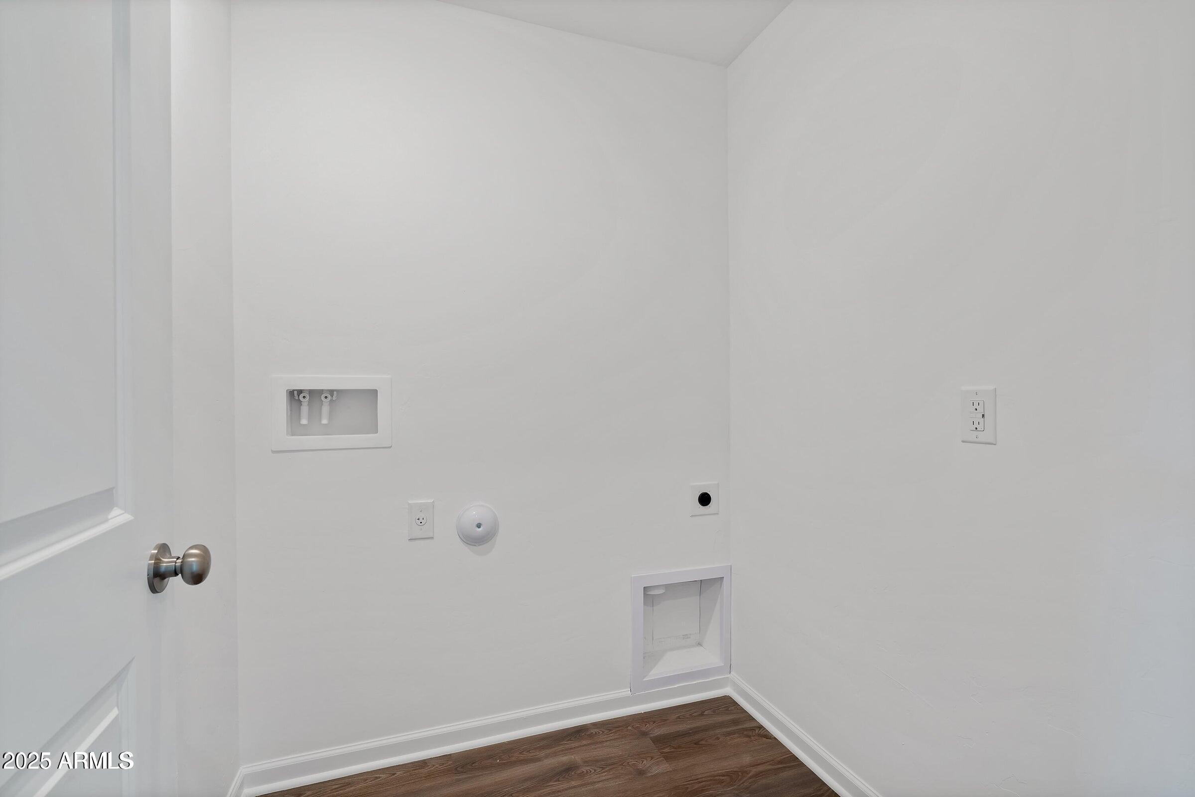 1697 Moonshadow Drive Benson, AZ 85602 - Photo 15 of 19 Laundry room