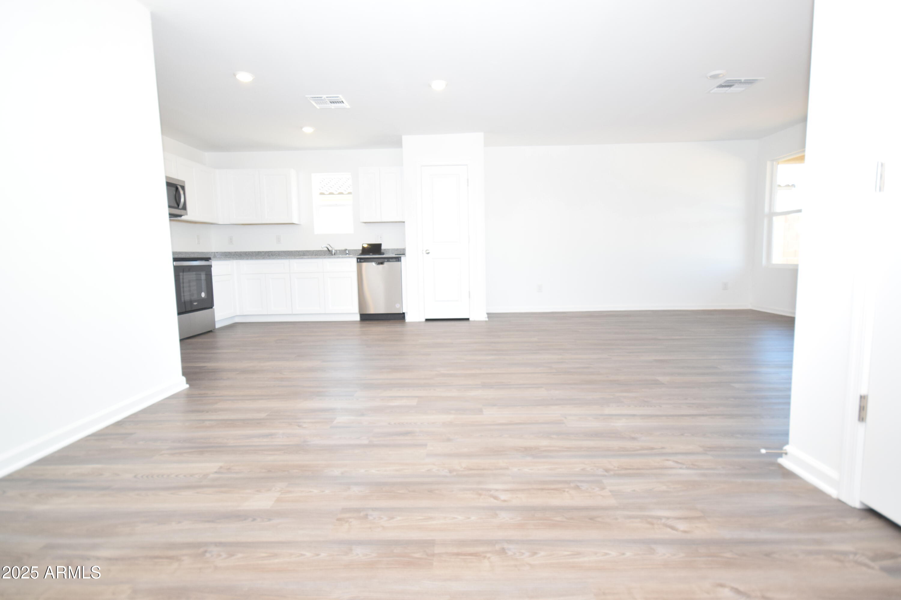 1697 Moonshadow Drive Benson, AZ 85602 - Photo 4 of 19 DSC_0187