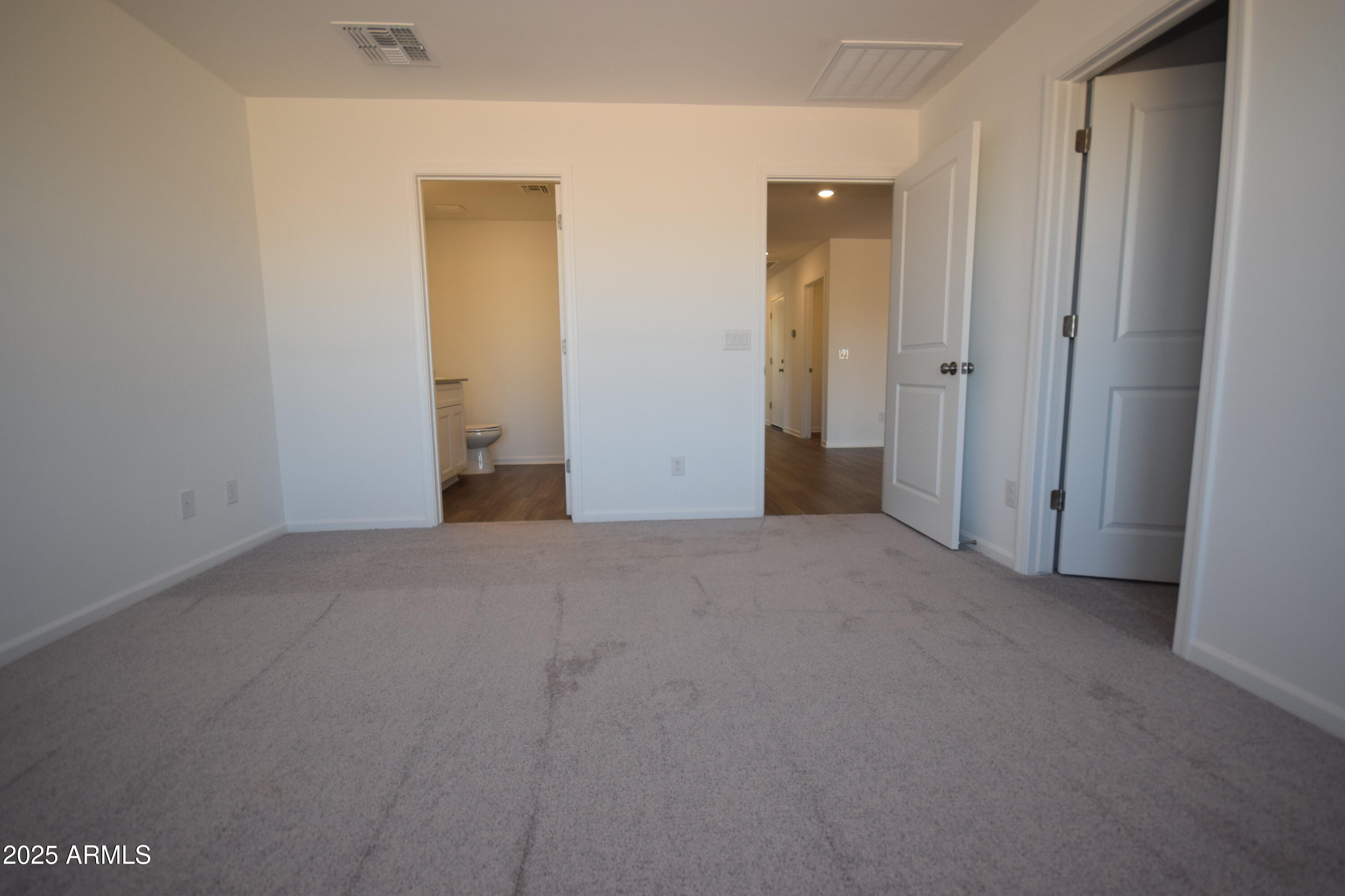 1697 Moonshadow Drive Benson, AZ 85602 - Photo 8 of 19 Master bedroom