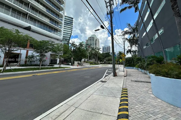 a view of a livingroom with a ceiling fan and window