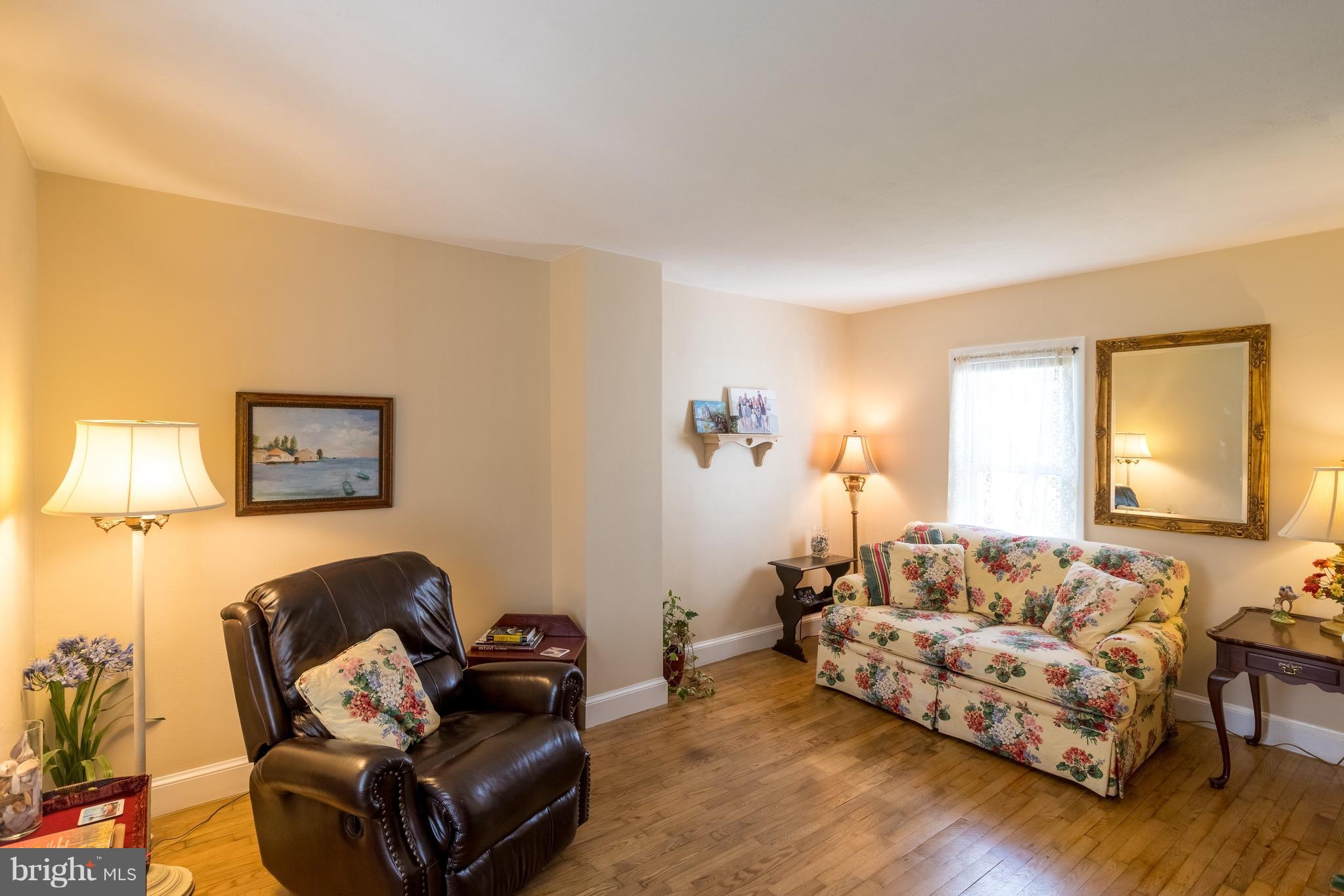 288 Chapel Road Middletown, VA 22645 - Photo 12 of 31 Living Room