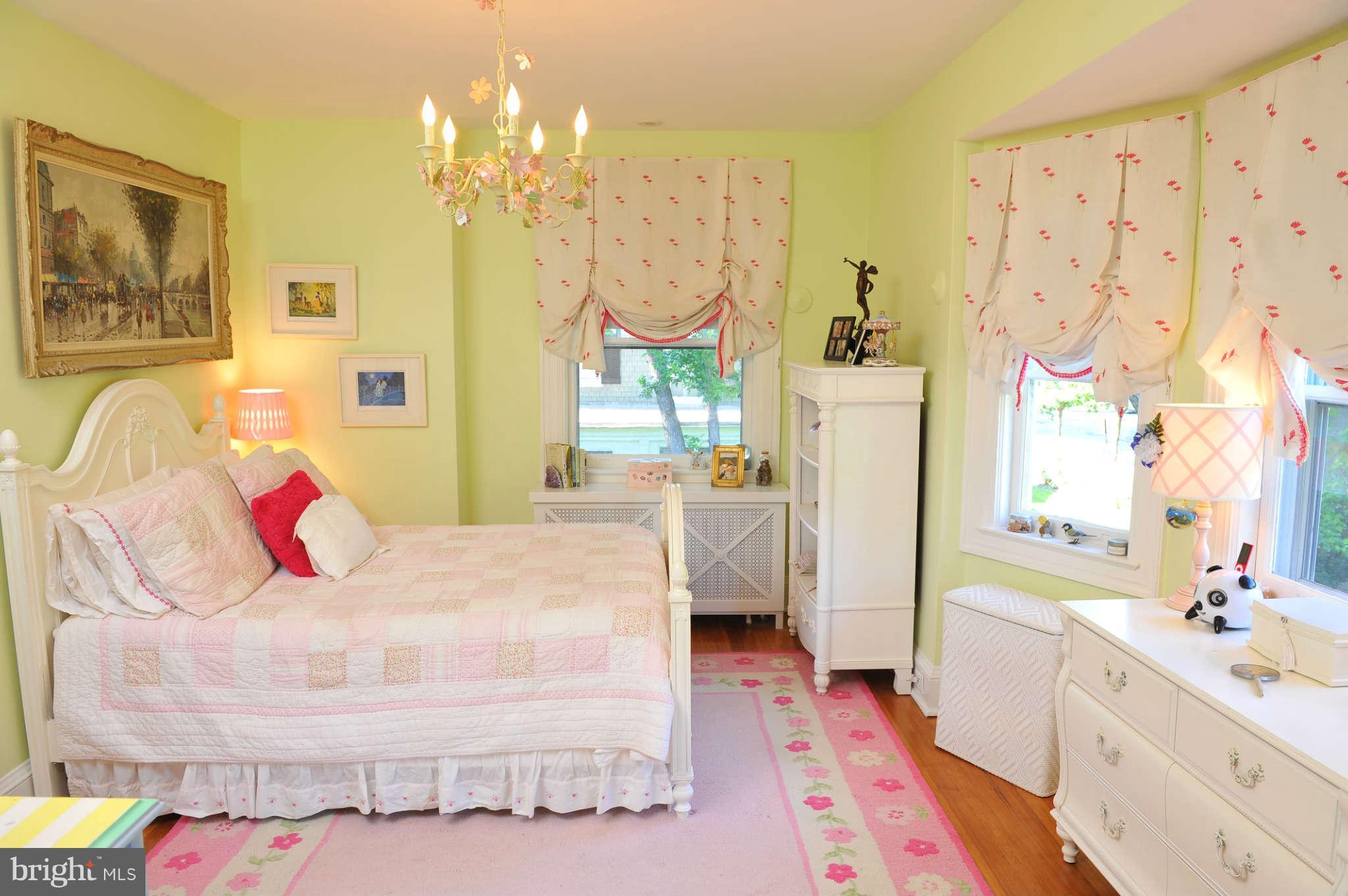 5004 Roland Avenue Baltimore, MD 21210 - Photo 15 of 25 Bedroom