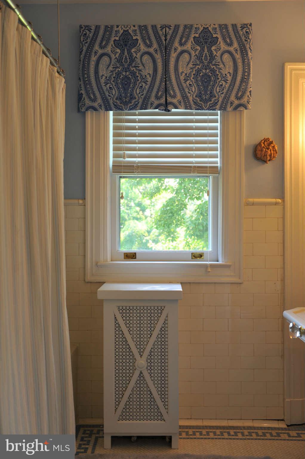 5004 Roland Avenue Baltimore, MD 21210 - Photo 16 of 25 Bath