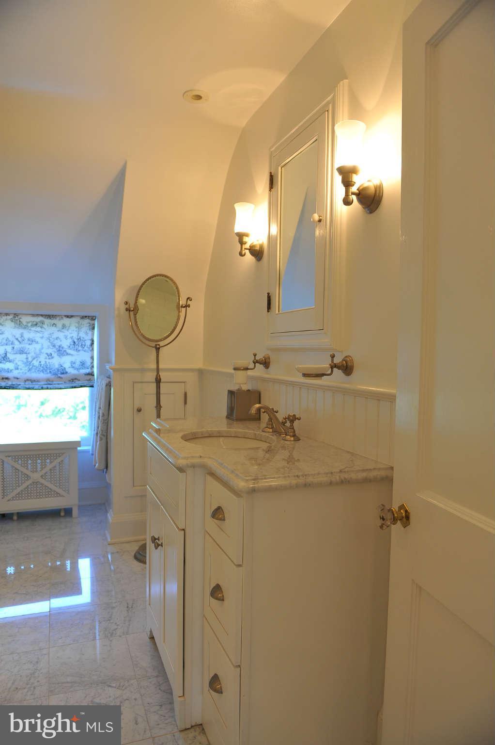 5004 Roland Avenue Baltimore, MD 21210 - Photo 17 of 25 Bath