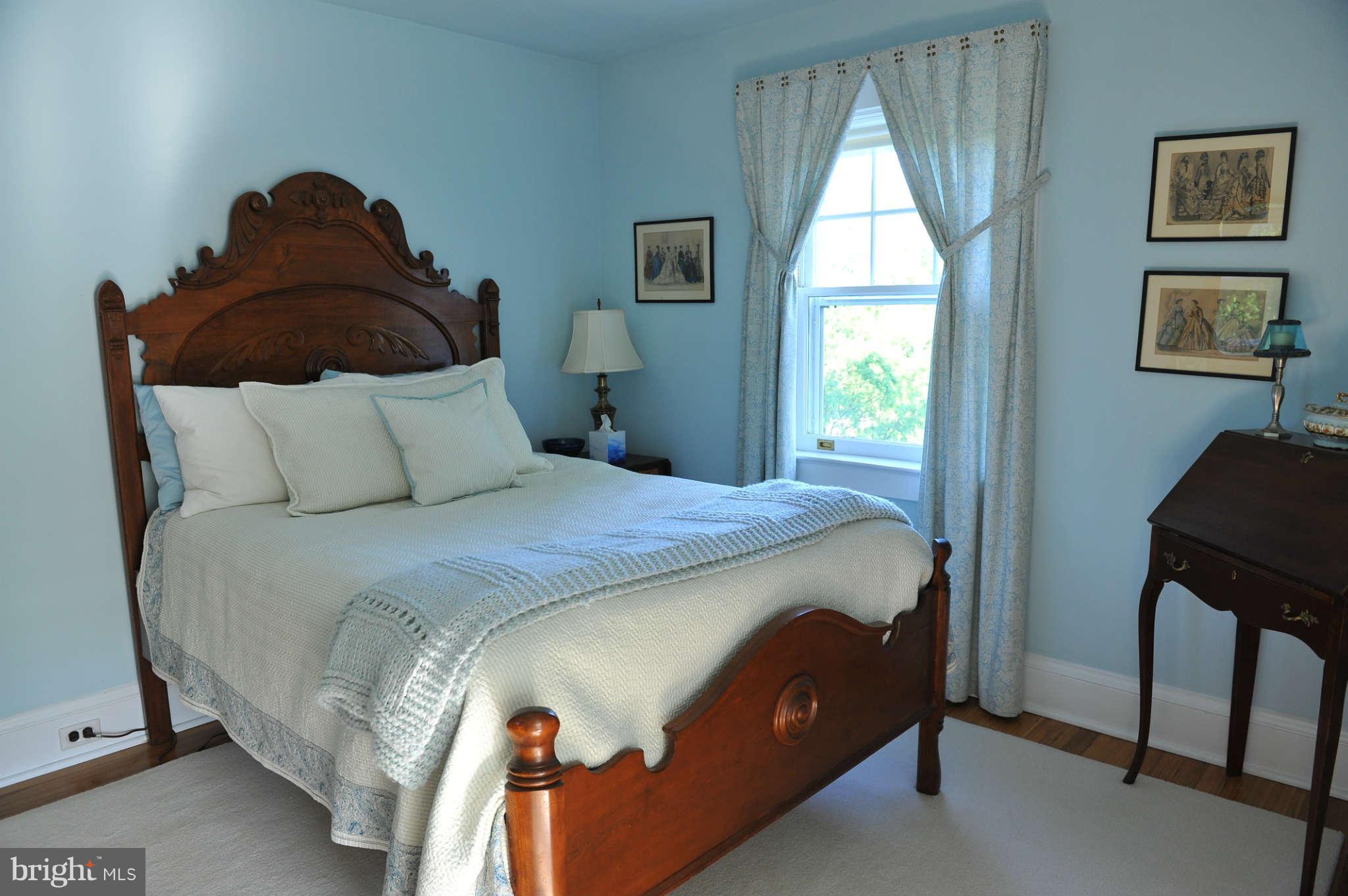 5004 Roland Avenue Baltimore, MD 21210 - Photo 18 of 25 Bedroom