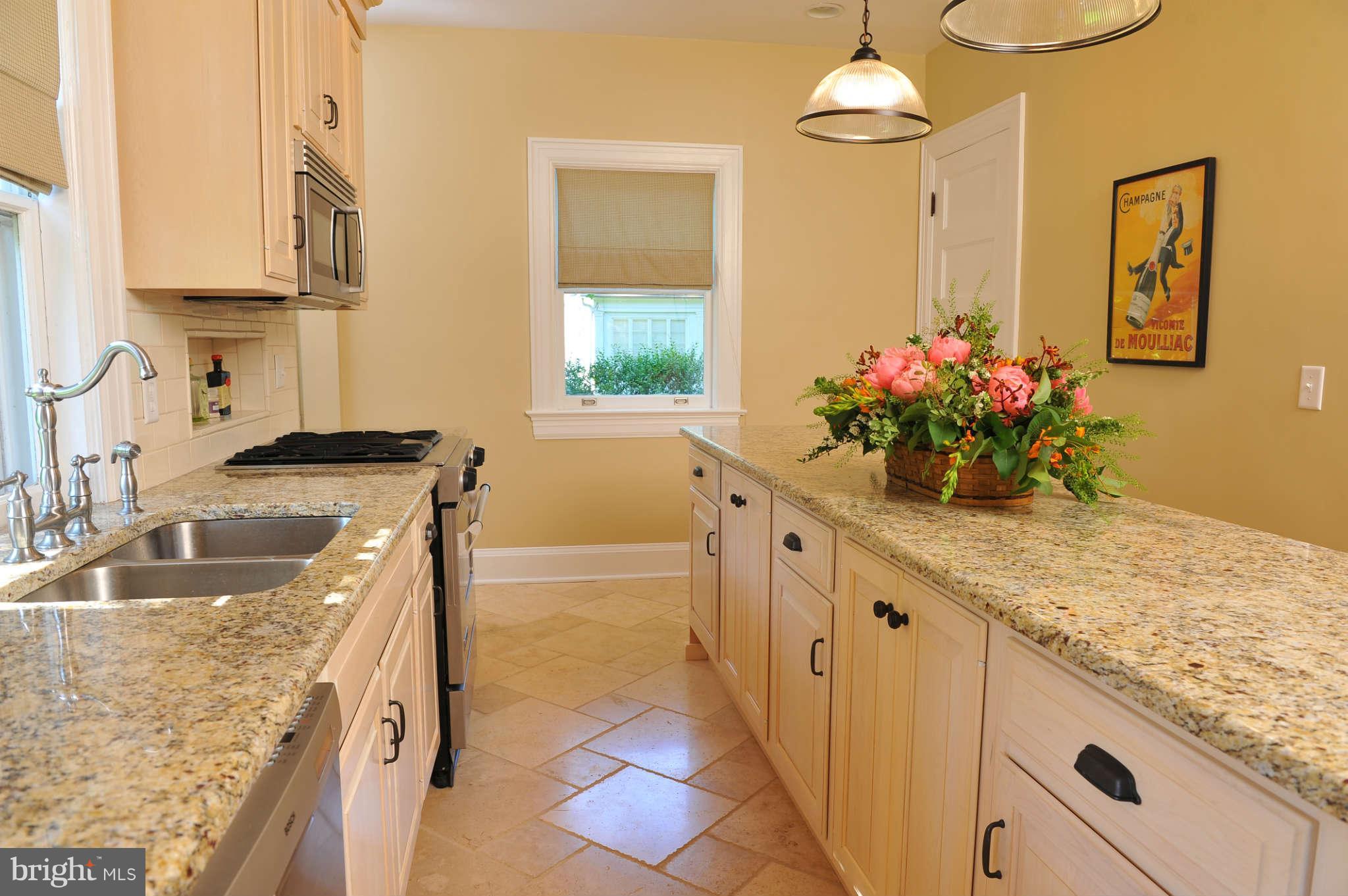 5004 Roland Avenue Baltimore, MD 21210 - Photo 9 of 25 Kitchen