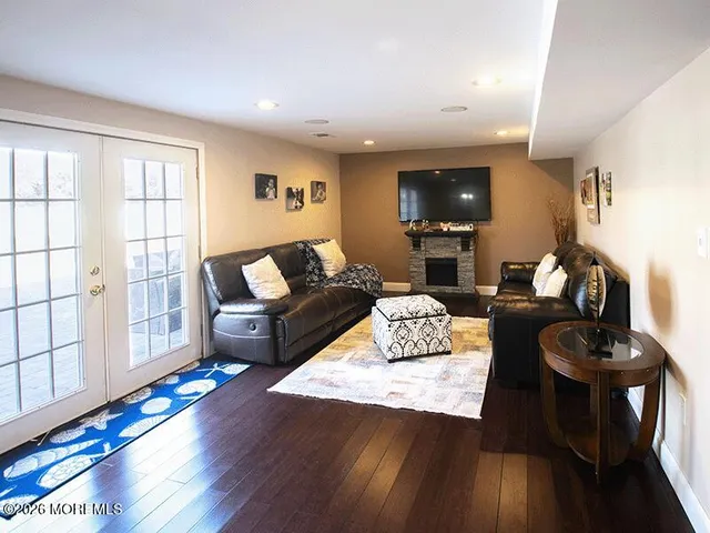 $750,000 | 7 Whitehall Way, Manalapan, NJ 07726