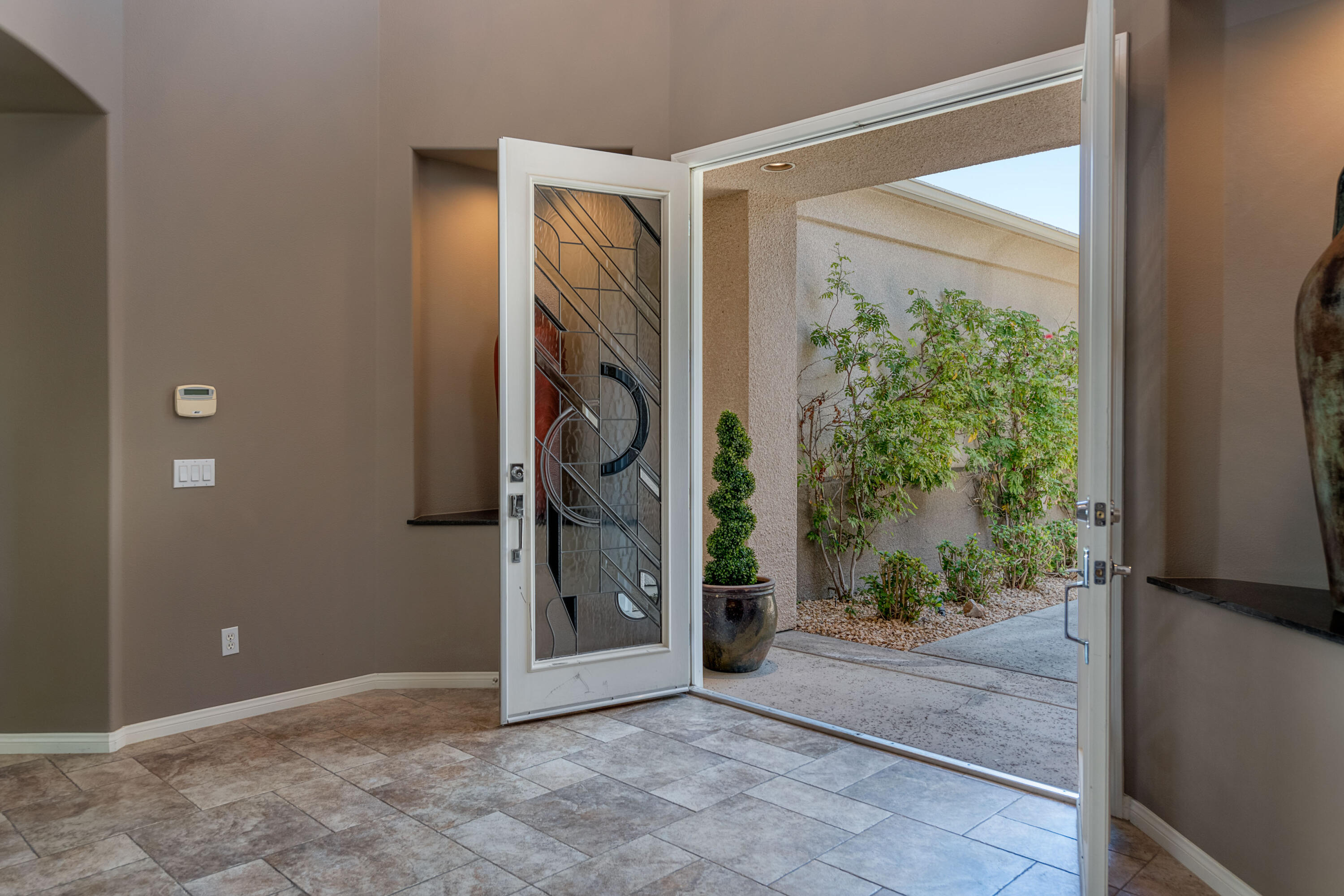 8 Bollinger Road Rancho Mirage, CA 92270 - Photo 4 of 62 8 Bollinger - Foyer 2
