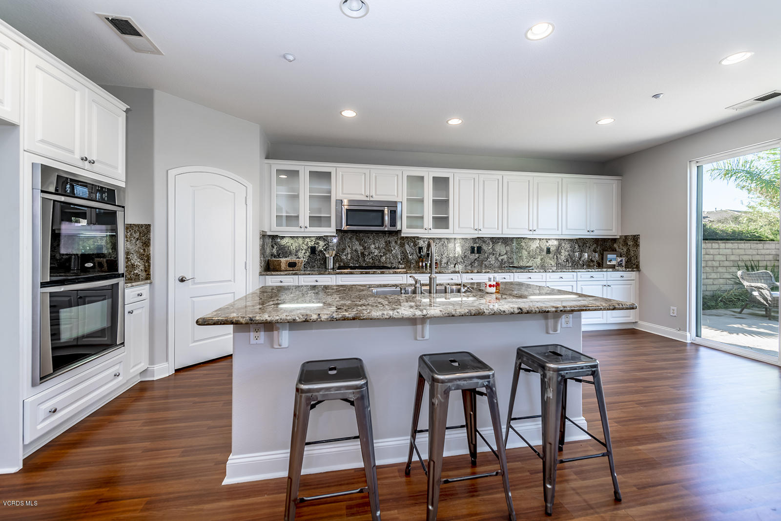 641 Riviera Court Oxnard, CA 93035 - Photo 8 of 18 a kitchen with granite countertop a stove a sink and a refrigerator