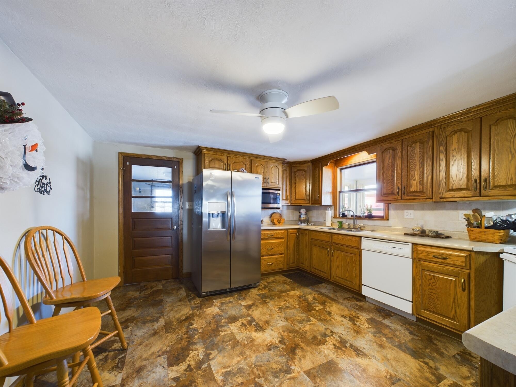 2920 Hamilton Road Greenville, OH 45331 - Photo 9 of 32 6-Kitchen (6)