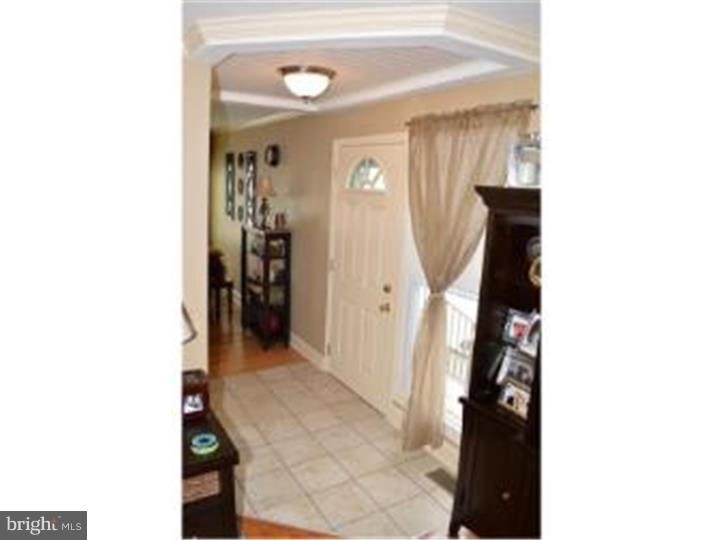 827 Hood Road Swarthmore, PA 19081 - Photo 2 of 25 Foyer