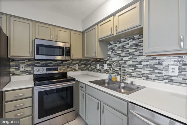 $2,800 | 5030 Finsbury Road, Rosedale, MD 21237