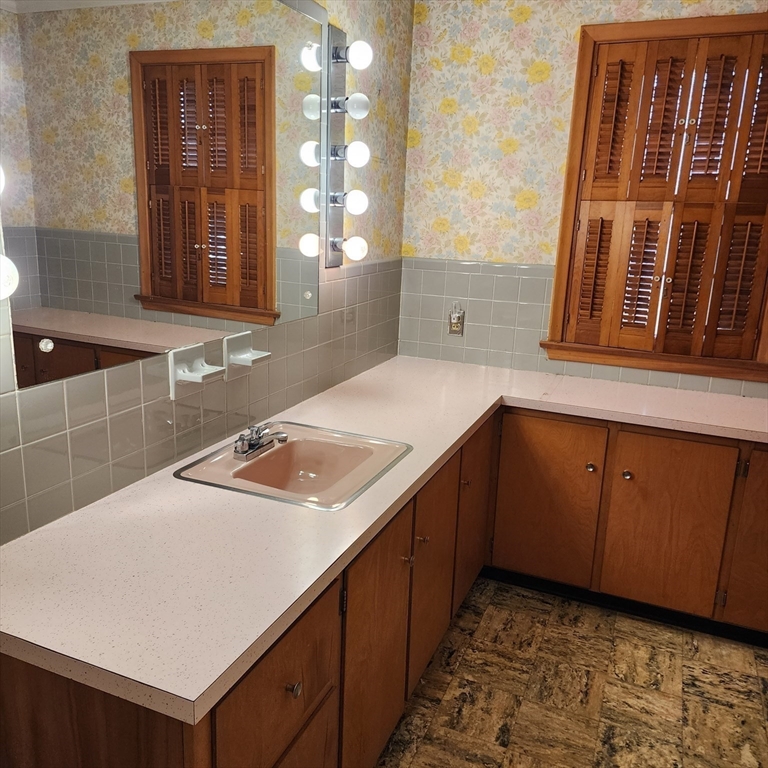 183 Lebanon Hill Road Southbridge, MA 01550 - Photo 27 of 40 a bathroom with a sink and a mirror