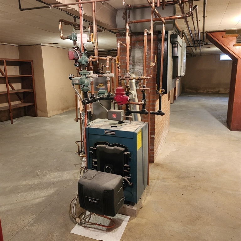 183 Lebanon Hill Road Southbridge, MA 01550 - Photo 38 of 40 a room with gym equipment