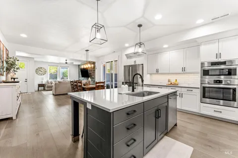 $720,000 | 4471 East Parkcenter Boulevard, Boise, ID 83716