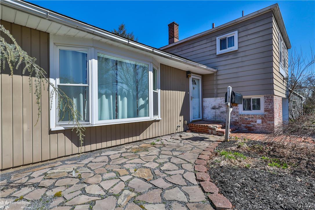2428 Nottingham Road Bethlehem, PA 18017 - Photo 2 of 31 Gallery Image 2