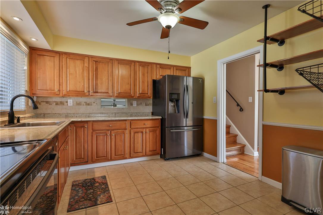 2428 Nottingham Road Bethlehem, PA 18017 - Photo 9 of 31 Kitchen