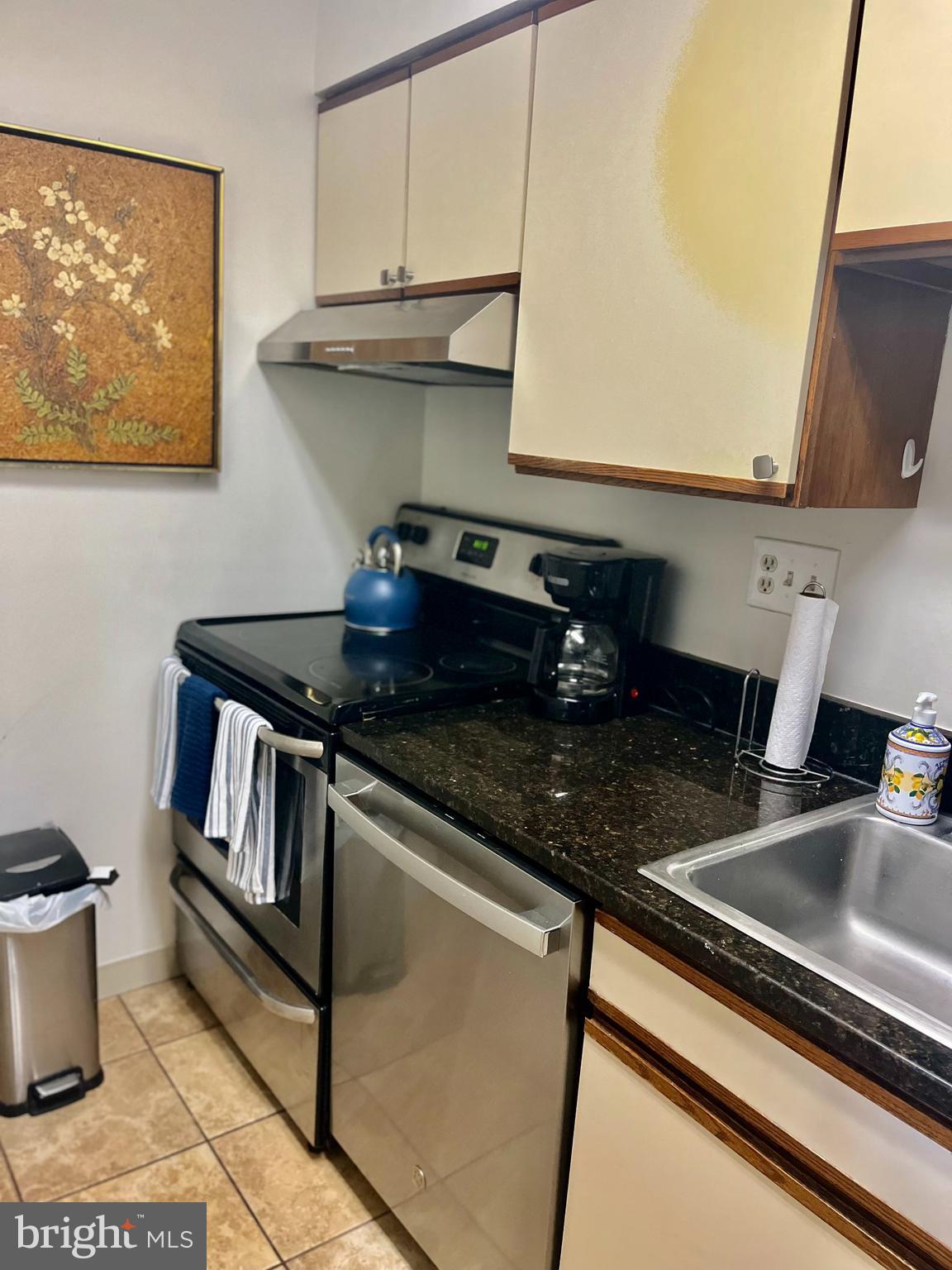 1808 Old Meadow Road, Unit 1104 McLean, VA 22102 - Photo 15 of 35 a kitchen with stainless steel appliances granite countertop a sink stove and cabinets