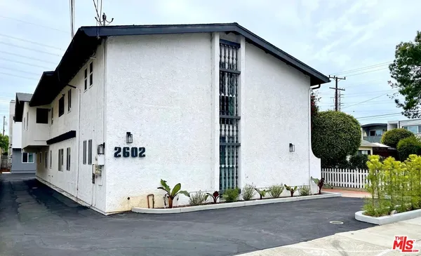 $3,254 | 2602 Carnegie Lane, Unit 6, Redondo Beach, CA 90278