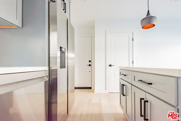 $3,254 | 2602 Carnegie Lane, Unit 6, Redondo Beach, CA 90278