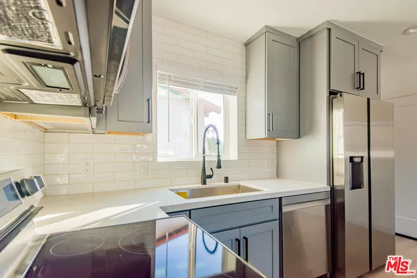 $3,254 | 2602 Carnegie Lane, Unit 6, Redondo Beach, CA 90278
