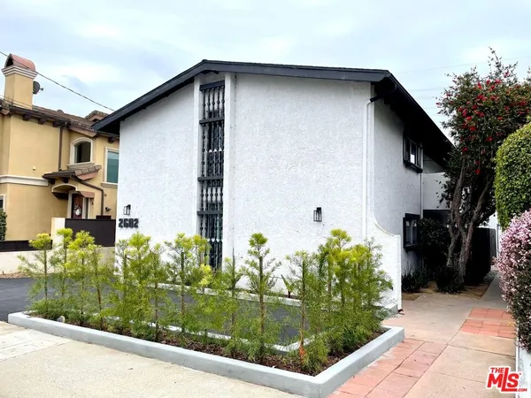 $3,254 | 2602 Carnegie Lane, Unit 6, Redondo Beach, CA 90278