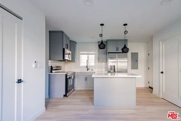 $3,254 | 2602 Carnegie Lane, Unit 6, Redondo Beach, CA 90278