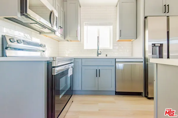 $3,254 | 2602 Carnegie Lane, Unit 6, Redondo Beach, CA 90278